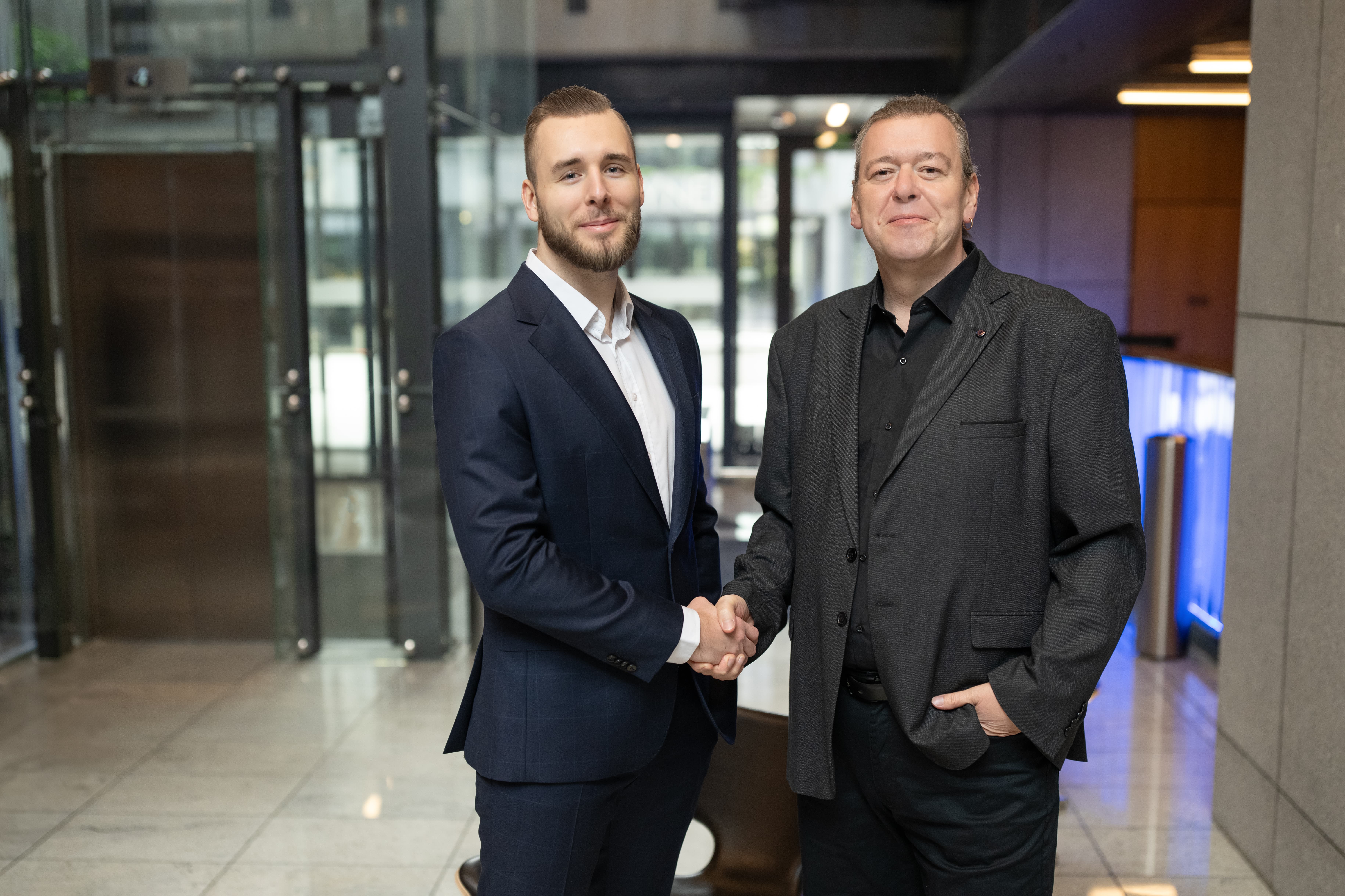 Michał i Mariusz Grabowscy w biurze